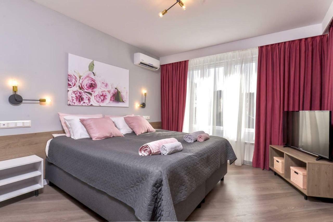 Rose One Bedroom Designer Apartment In City Centre By Flat Mаnager Sofia Exterior foto