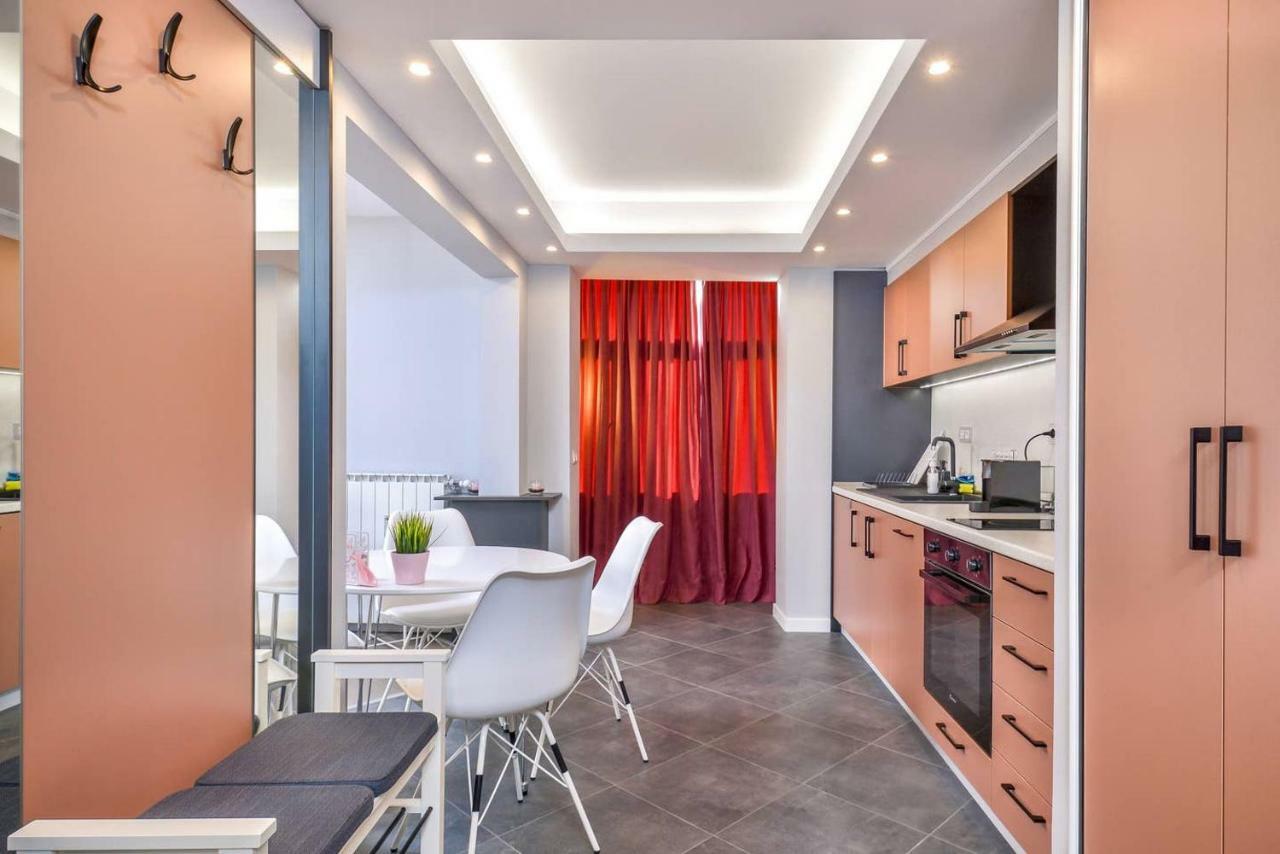 Rose One Bedroom Designer Apartment In City Centre By Flat Mаnager Sofia Exterior foto