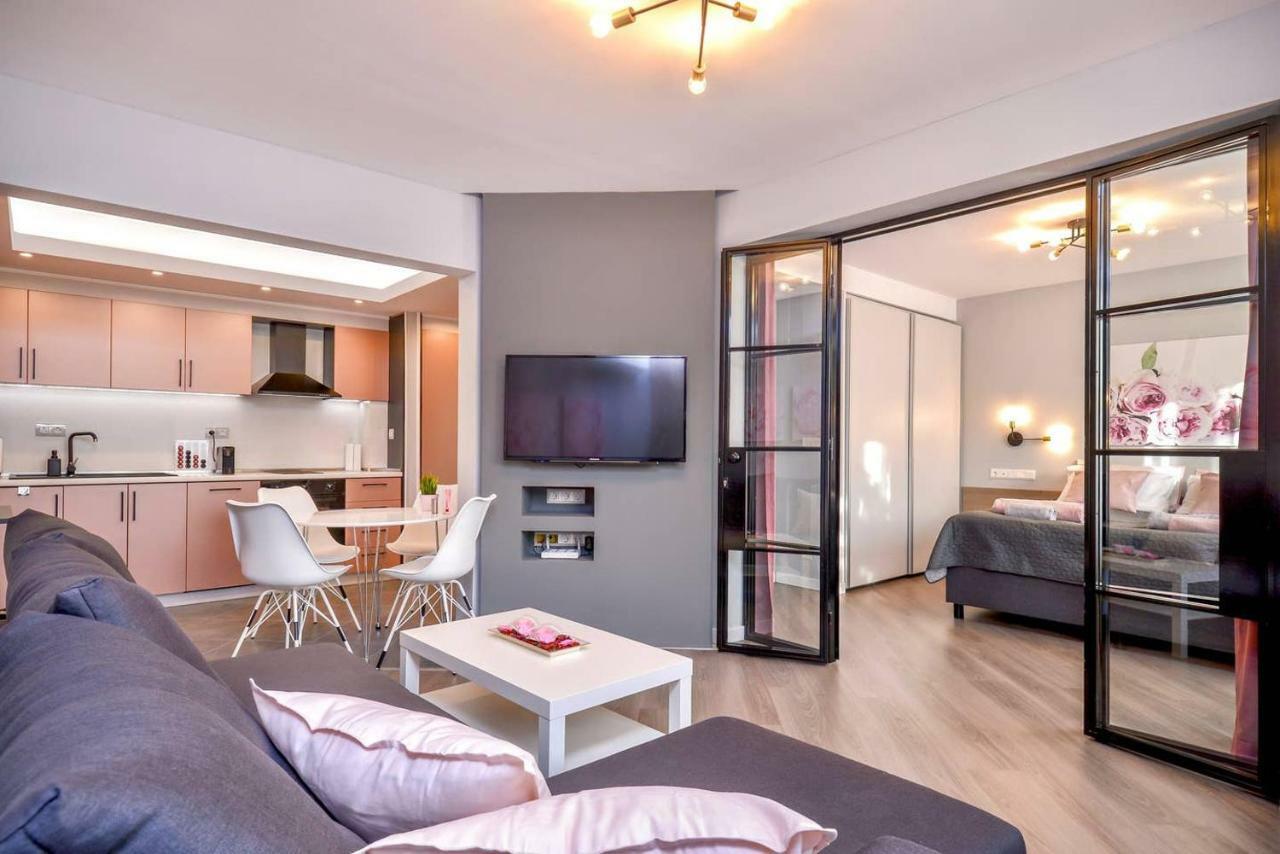 Rose One Bedroom Designer Apartment In City Centre By Flat Mаnager Sofia Exterior foto