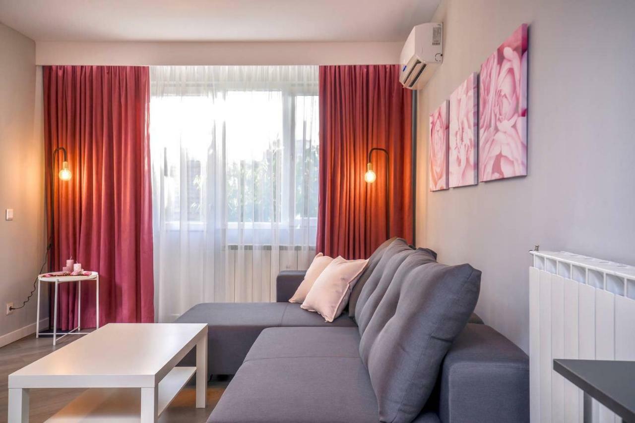 Rose One Bedroom Designer Apartment In City Centre By Flat Mаnager Sofia Exterior foto