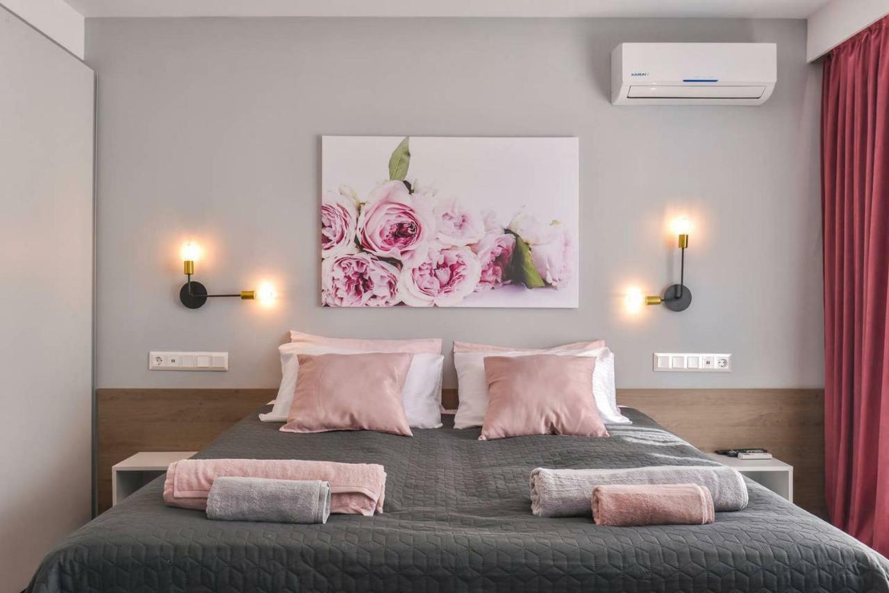Rose One Bedroom Designer Apartment In City Centre By Flat Mаnager Sofia Exterior foto