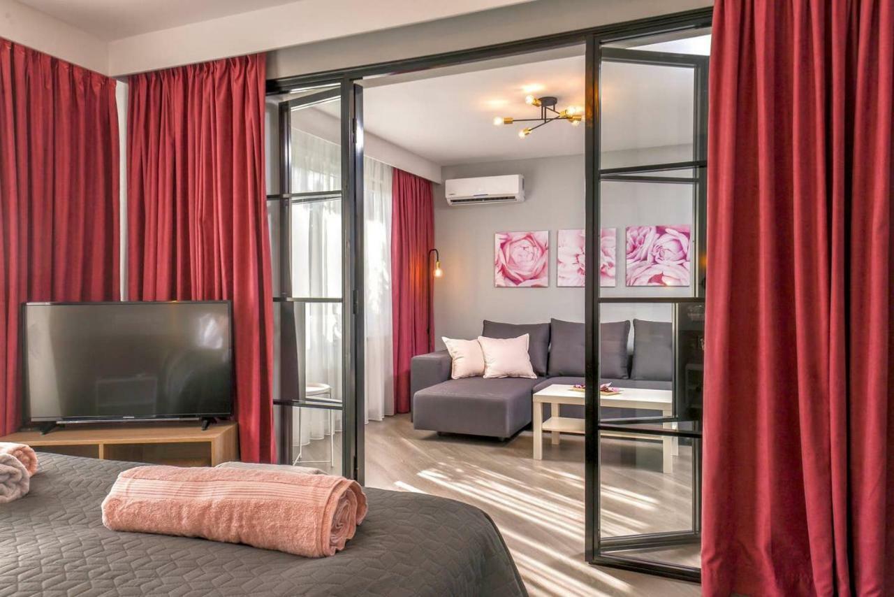 Rose One Bedroom Designer Apartment In City Centre By Flat Mаnager Sofia Exterior foto