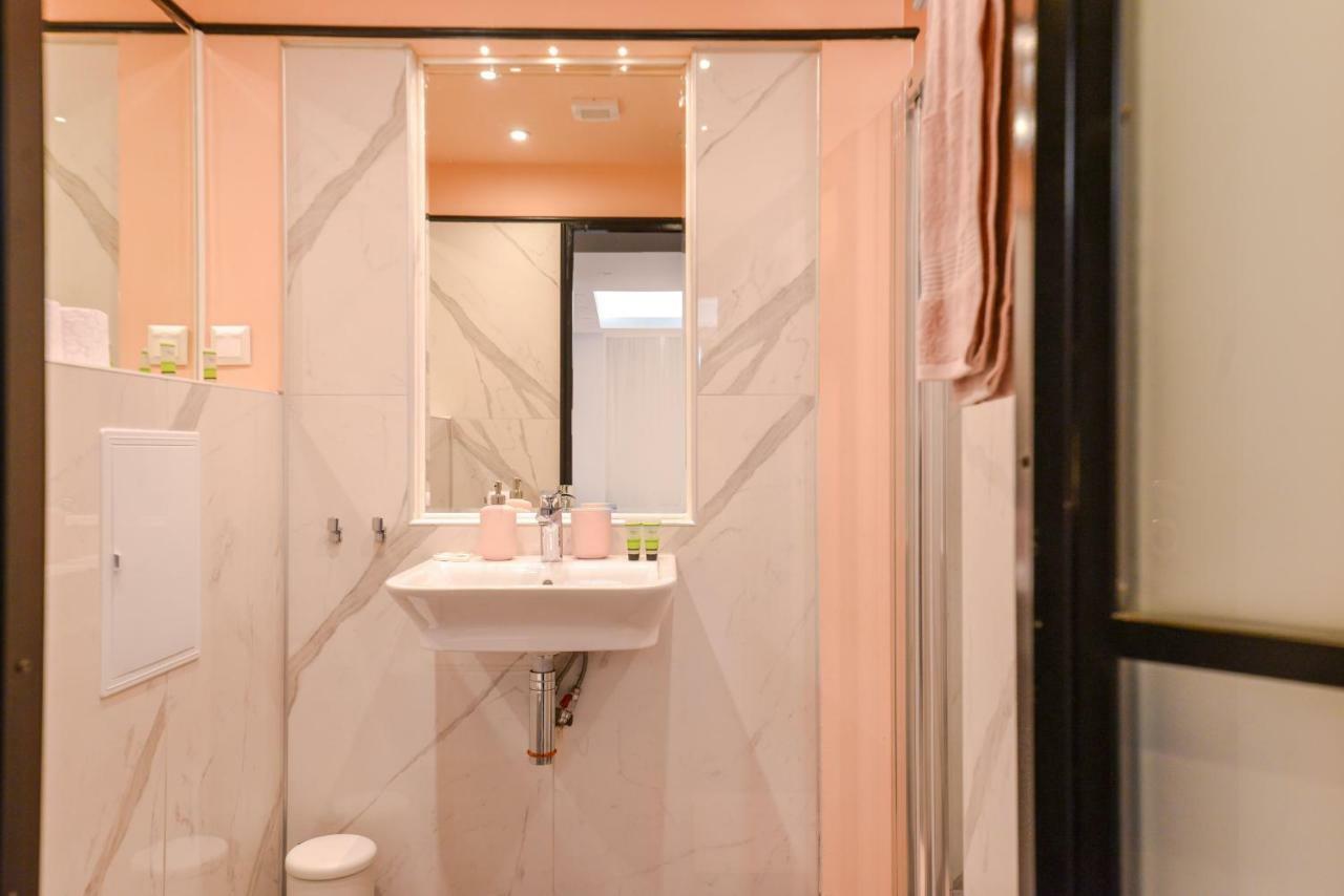 Rose One Bedroom Designer Apartment In City Centre By Flat Mаnager Sofia Exterior foto