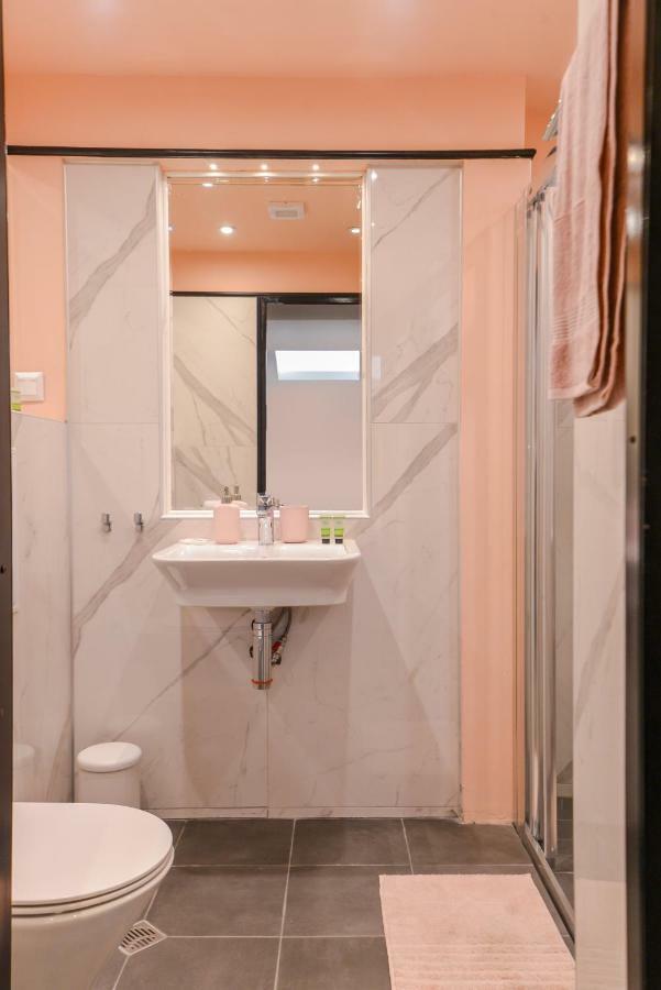 Rose One Bedroom Designer Apartment In City Centre By Flat Mаnager Sofia Exterior foto